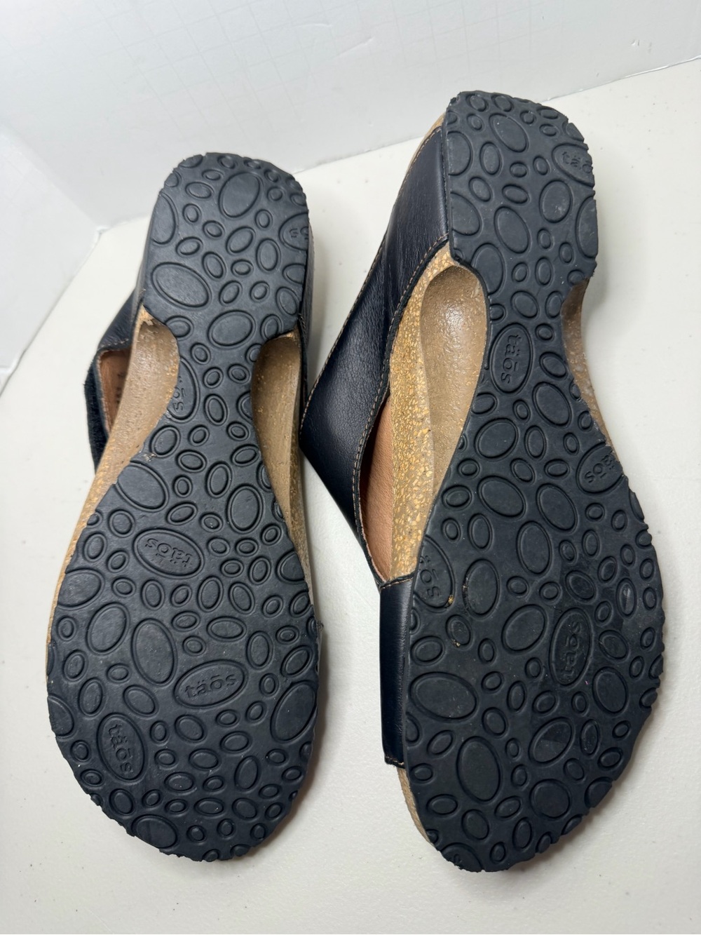 Taos Trulie Black Leather Comfort Toe Loop Sandals 9-9.5 Casual Summer - Picture 8 of 8